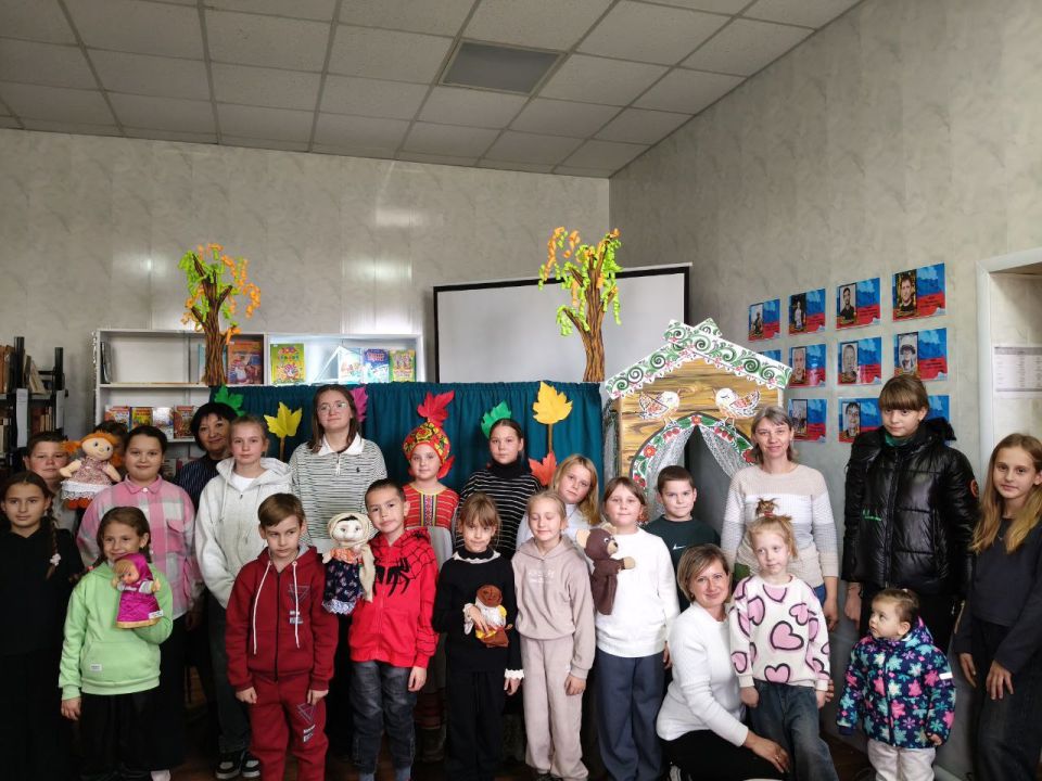 В селах Новоанновка и Самсоновка состоялась премьера спектакля «Маша и Медведь», организованного «Театром на колесах «Сказочный рейс»» при поддержке Президентского фонда культурных инициатив В селах Новоанновка и Самсоновка состоялась премьера спектакля «Маша и Медведь», организованного «Театром на колесах «Сказочный рейс»» при поддержке Президентского фонда культурных инициатив