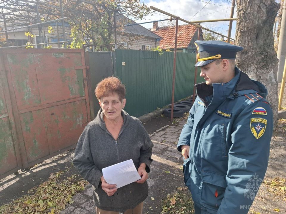 С заботой о пожилых людях. Люди пенсионного возраста из-за слабеющего с каждым годом здоровья порой не имеют достаточно знаний и сил на исправление недочетов пожарной безопасности в своих жилищах