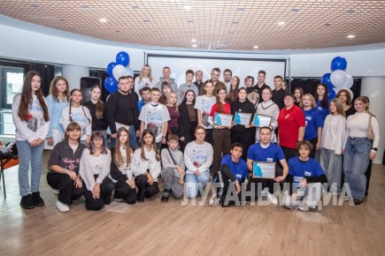 Нам 10 лет!. На базе «Дома Знаний» ЛНР Волонтёры Победы Луганской Народной Республики отпраздновали свой юбилейный день рождения