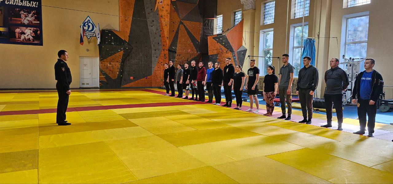 111Полицейские отдела профподготовки провели в спорткорпусе регионального МВД учебно-методические занятия для коллег из территориальных подразделений 111Полицейские отдела профподготовки провели в спорткорпусе регионального МВД учебно-методические занятия для коллег из территориальных подразделений