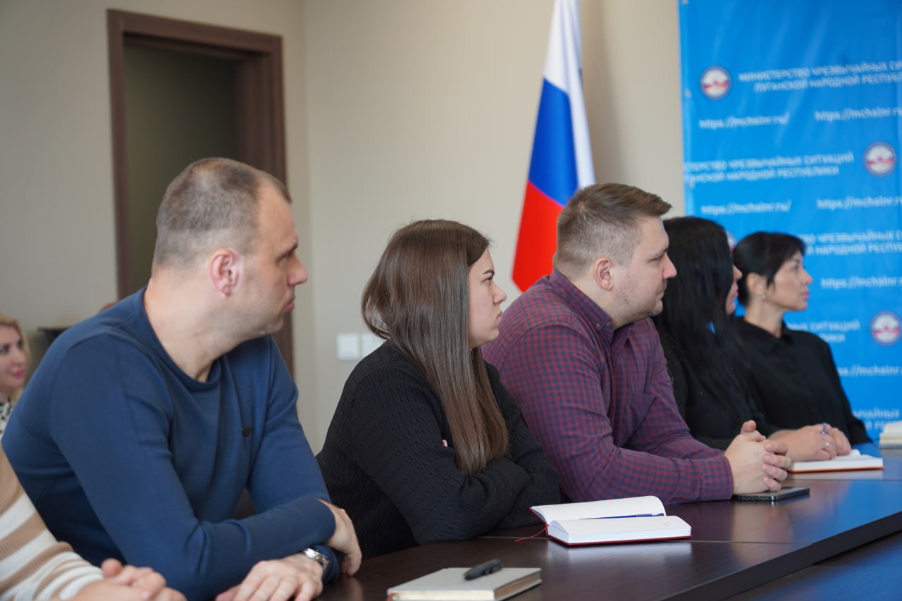 Финансовый щит: как защитить свои деньги от потерь и мошенничества – лекция для сотрудников Министерства чрезвычайных ситуаций Луганской Народной Республики Финансовый щит: как защитить свои деньги от потерь и мошенничества – лекция для сотрудников Министерства чрезвычайных ситуаций Луганской Народной Республики