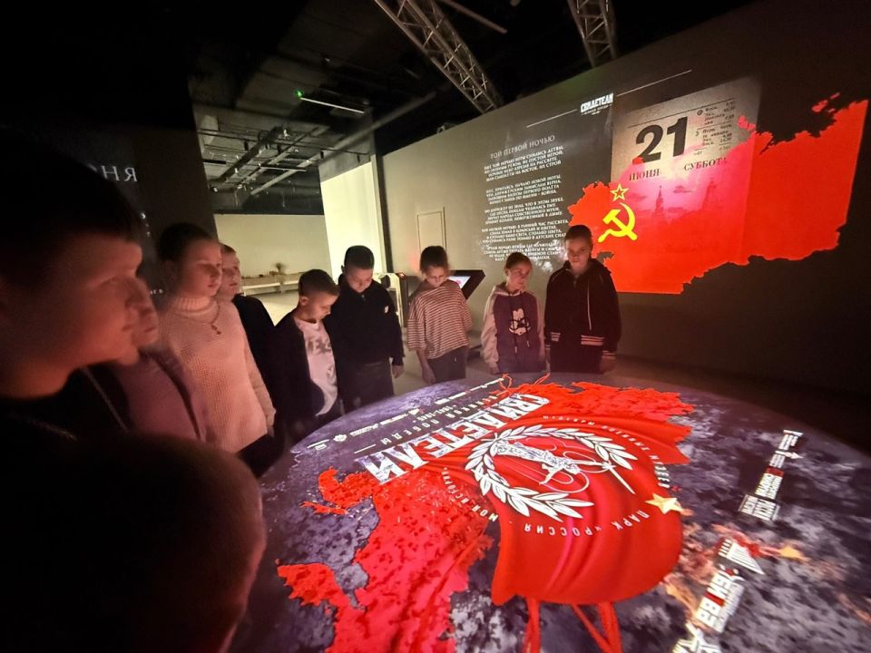 Интересные каникулы!. Учащиеся 4-Б и 5-А классов Ровеньковской школы № 5 совершили увлекательное путешествие в рамках патриотического воспитания и изучения родного края! Интересные каникулы!. Учащиеся 4-Б и 5-А классов Ровеньковской школы № 5 совершили увлекательное путешествие в рамках патриотического воспитания и изучения родного края!
