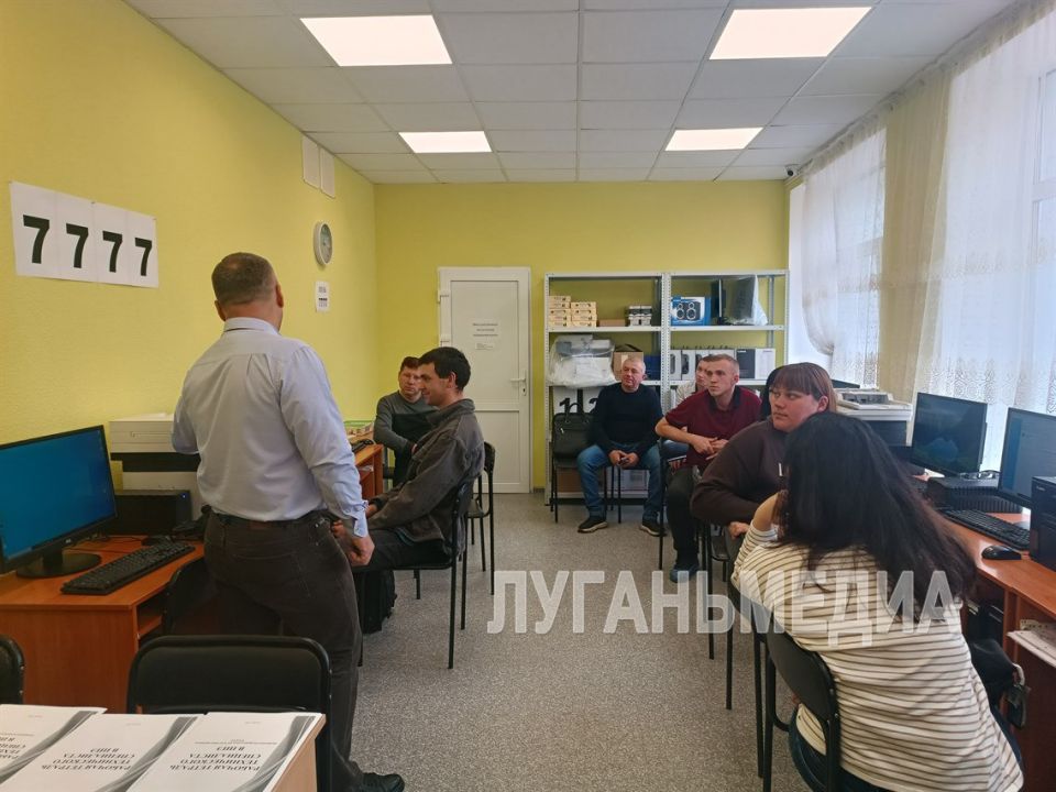 В Станично-Луганском округе готовят пункты для ГИА В Станично-Луганском округе готовят пункты для ГИА
