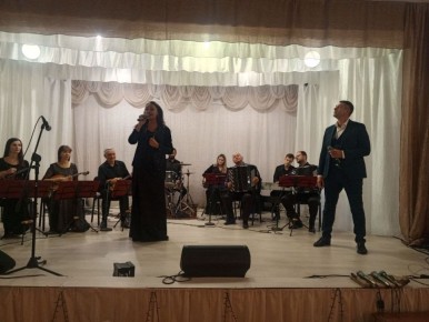 В поселке Новоалександровка выступили артисты из Луганской филармонии