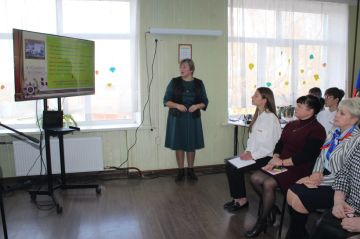 Тамара Горбачева предложила участникам рассмотреть влияние школы, семьи и защитников Отечества на воспитание настоящих граждан страны, достойных памяти героических предков