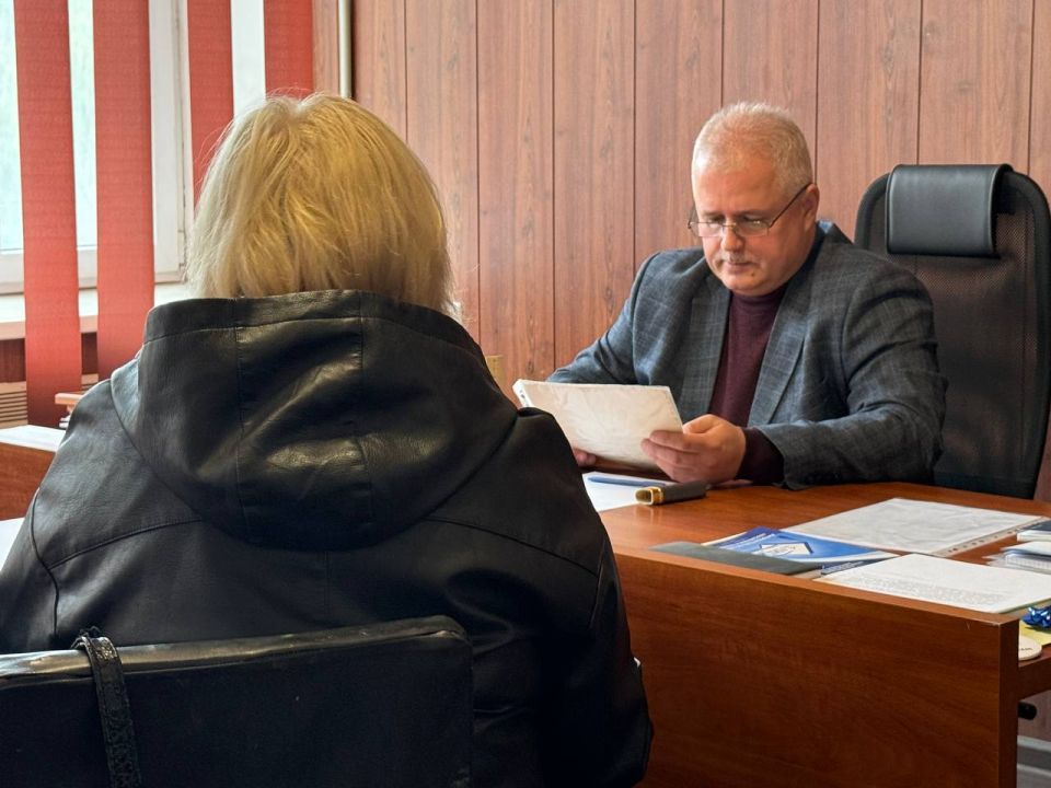 Константин Бутримов: ПРИЕМ ГРАЖДАН В АНТРАЦИТЕ: СЛЫШАТЬ, ВИДЕТЬ, ДЕЙСТВОВАТЬ Константин Бутримов: ПРИЕМ ГРАЖДАН В АНТРАЦИТЕ: СЛЫШАТЬ, ВИДЕТЬ, ДЕЙСТВОВАТЬ