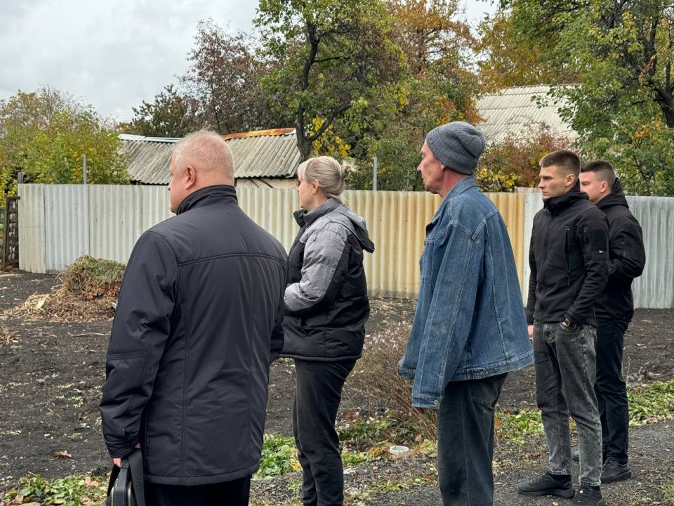 Константин Бутримов: ПРИЕМ ГРАЖДАН В АНТРАЦИТЕ: СЛЫШАТЬ, ВИДЕТЬ, ДЕЙСТВОВАТЬ Константин Бутримов: ПРИЕМ ГРАЖДАН В АНТРАЦИТЕ: СЛЫШАТЬ, ВИДЕТЬ, ДЕЙСТВОВАТЬ