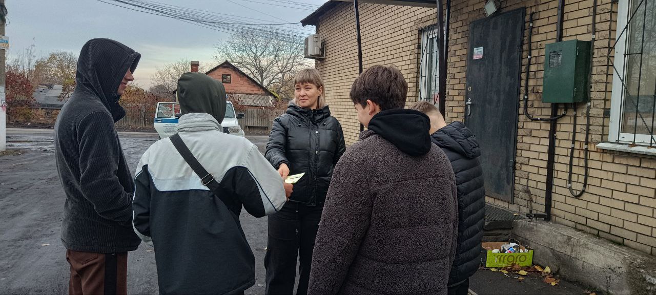 Отделом культуры, спорта и молодёжной политики совместно с сотрудниками ОМВД России «Ровеньковский» и «Семейный центр» проведён межведомственный рейд по местам отдыха несовершеннолетних на территории мкр Киевский, в ходе... Отделом культуры, спорта и молодёжной политики совместно с сотрудниками ОМВД России «Ровеньковский» и «Семейный центр» проведён межведомственный рейд по местам отдыха несовершеннолетних на территории мкр Киевский, в ходе...
