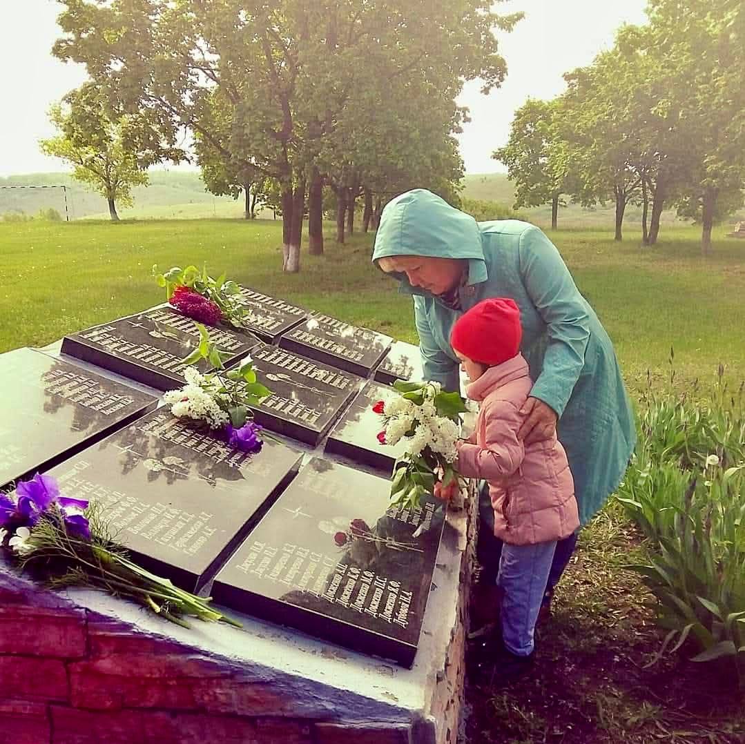 День бабушек и дедушек. 28 октября в России отмечается День бабушек и дедушек – праздник, который посвящён старшему поколению, дарящему нам любовь, тепло и заботу День бабушек и дедушек. 28 октября в России отмечается День бабушек и дедушек – праздник, который посвящён старшему поколению, дарящему нам любовь, тепло и заботу