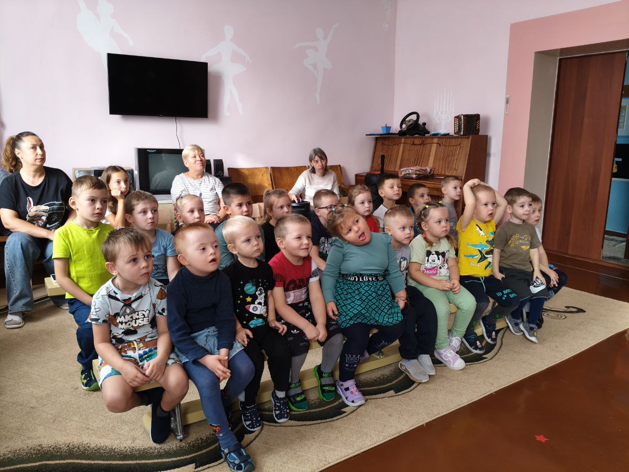 В селах Новоанновка и Самсоновка состоялась премьера спектакля «Маша и Медведь», организованного «Театром на колесах «Сказочный рейс»» при поддержке Президентского фонда культурных инициатив В селах Новоанновка и Самсоновка состоялась премьера спектакля «Маша и Медведь», организованного «Театром на колесах «Сказочный рейс»» при поддержке Президентского фонда культурных инициатив