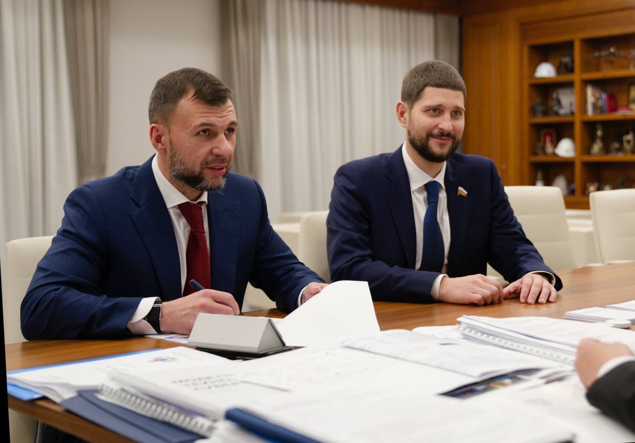 Глава Минстроя России Ирек Файзуллин провел рабочую встречу с Главой ДНР Денисом Пушилиным Глава Минстроя России Ирек Файзуллин провел рабочую встречу с Главой ДНР Денисом Пушилиным