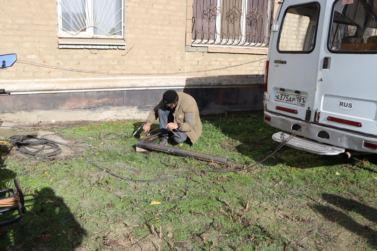 В Лутугино единая управляющая компания продолжает ремонты систем водоснабжения многоквартирных домов В Лутугино единая управляющая компания продолжает ремонты систем водоснабжения многоквартирных домов