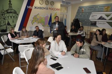 Евгений Морозов: Деловая игра "Эра Лидеров" состоялась в стенах брянковского Дворца культуры имени Октябрьской революции при поддержке Президентской платформы "Россия - Страна Возможностей"