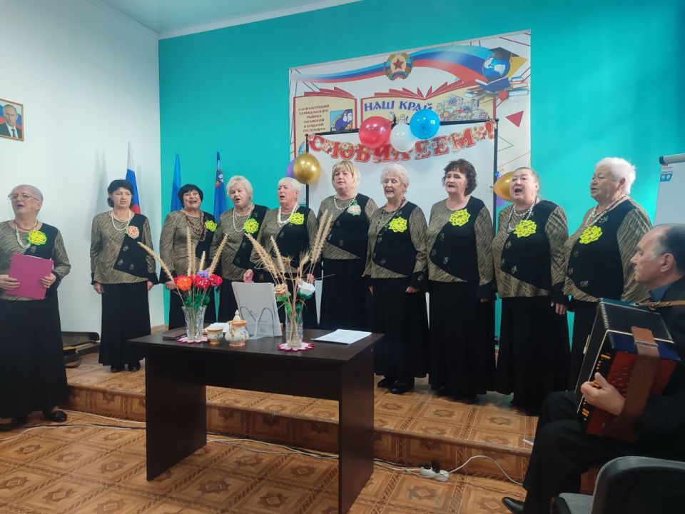 В Перевальском комплексном центре прошёл концерт к 30-летнему юбилею коллектива хора «Вдохновение» клуба «Ветеран» Перевальского комплексного центра» В Перевальском комплексном центре прошёл концерт к 30-летнему юбилею коллектива хора «Вдохновение» клуба «Ветеран» Перевальского комплексного центра»