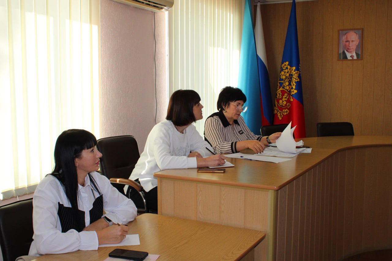 В Администрации городского округа город Ровеньки состоялось рабочее совещание, посвященное подготовке к участию во Всероссийской премии «Служение» В Администрации городского округа город Ровеньки состоялось рабочее совещание, посвященное подготовке к участию во Всероссийской премии «Служение»