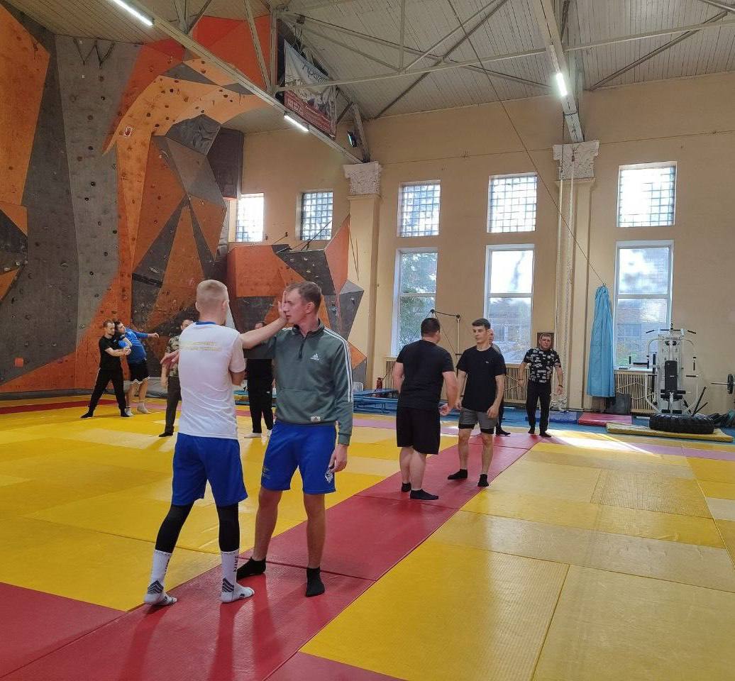 111Полицейские отдела профподготовки провели в спорткорпусе регионального МВД учебно-методические занятия для коллег из территориальных подразделений 111Полицейские отдела профподготовки провели в спорткорпусе регионального МВД учебно-методические занятия для коллег из территориальных подразделений