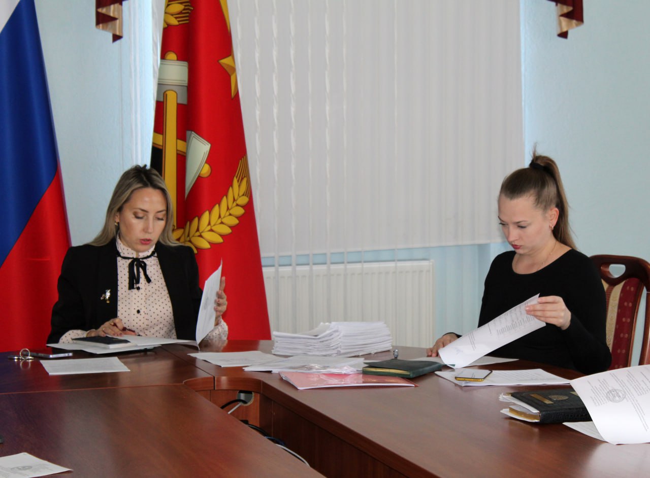 Сегодня состоялось заседание муниципальной комиссии по делам несовершеннолетних и защите их прав при Администрации Краснодонского муниципального округа, которое возглавила заместитель Главы Администрации, председатель...