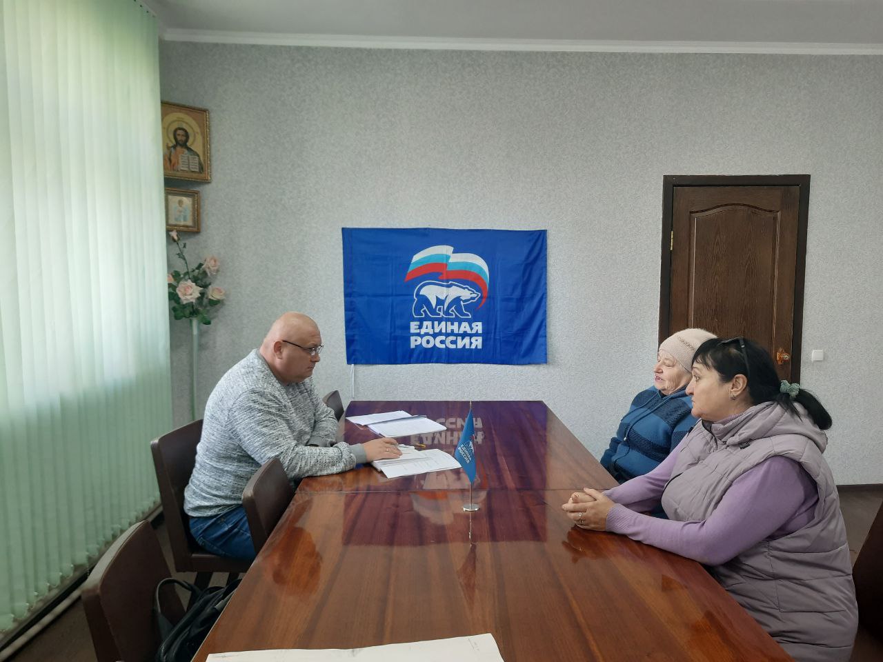 Владимир Шавлай: Сегодня, 28.10.2025. в пгт.Краснодон депутат Совета Краснодонского муниципального округа Юрий Алисов провел прием граждан