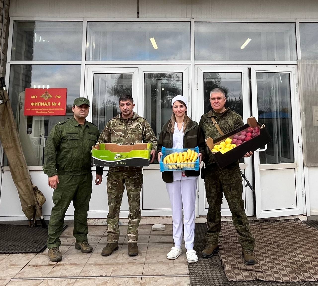 Офицеры республиканского СК России посетили военный госпиталь