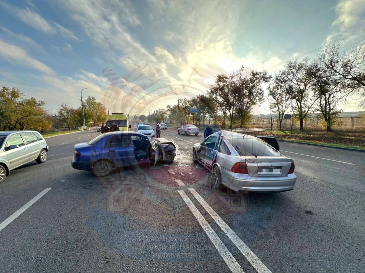 В Луганске сотрудники Госавтоинспекции разбираются в обстоятельствах ДТП, в которых пострадали малолетние пассажиры 27.10.2025