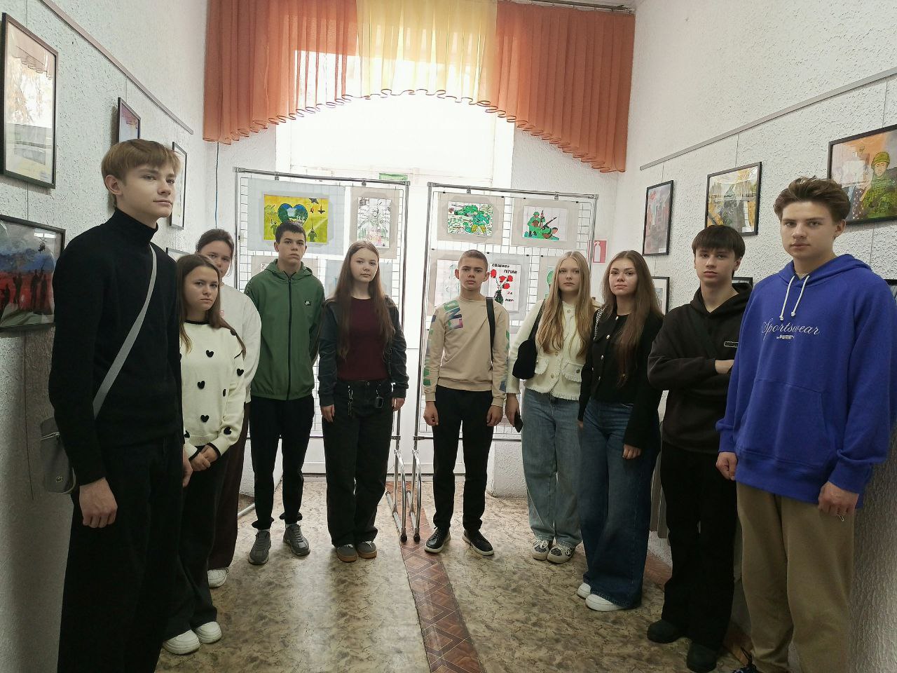10-11 классы Ровеньковской гимназии №1 им. Г.С.Шонина посетили новую экспозицию «СВОим героям» в музее боевой и трудовой славы «Память» в Ясеновской гимназии им. Ю.В.Стеценко 10-11 классы Ровеньковской гимназии №1 им. Г.С.Шонина посетили новую экспозицию «СВОим героям» в музее боевой и трудовой славы «Память» в Ясеновской гимназии им. Ю.В.Стеценко
