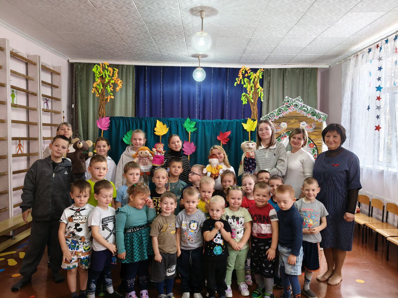В селах Новоанновка и Самсоновка состоялась премьера спектакля «Маша и Медведь», организованного «Театром на колесах «Сказочный рейс»» при поддержке Президентского фонда культурных инициатив В селах Новоанновка и Самсоновка состоялась премьера спектакля «Маша и Медведь», организованного «Театром на колесах «Сказочный рейс»» при поддержке Президентского фонда культурных инициатив