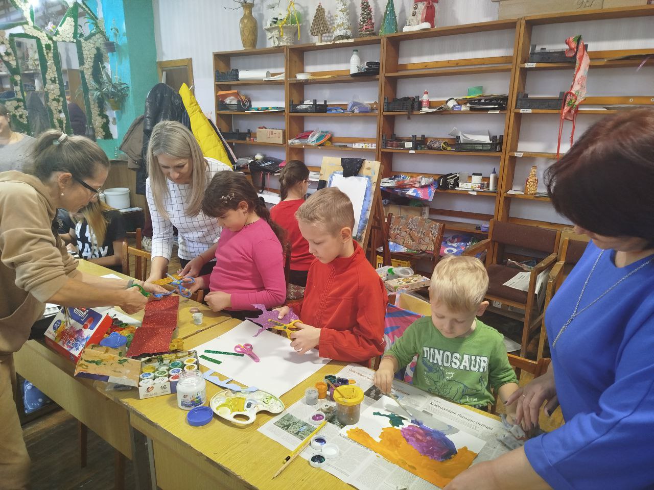По инициативе женсовета прошел творческий мастер-класс для детей По инициативе женсовета прошел творческий мастер-класс для детей
