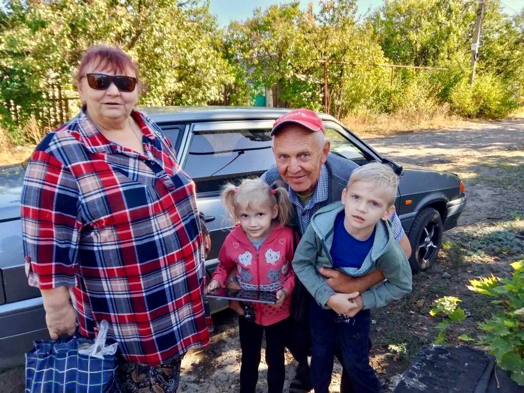 День бабушек и дедушек. 28 октября в России отмечается День бабушек и дедушек – праздник, который посвящён старшему поколению, дарящему нам любовь, тепло и заботу День бабушек и дедушек. 28 октября в России отмечается День бабушек и дедушек – праздник, который посвящён старшему поколению, дарящему нам любовь, тепло и заботу