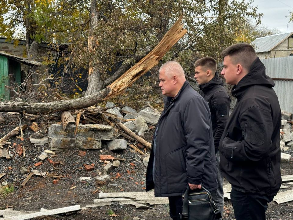 Константин Бутримов: ПРИЕМ ГРАЖДАН В АНТРАЦИТЕ: СЛЫШАТЬ, ВИДЕТЬ, ДЕЙСТВОВАТЬ Константин Бутримов: ПРИЕМ ГРАЖДАН В АНТРАЦИТЕ: СЛЫШАТЬ, ВИДЕТЬ, ДЕЙСТВОВАТЬ