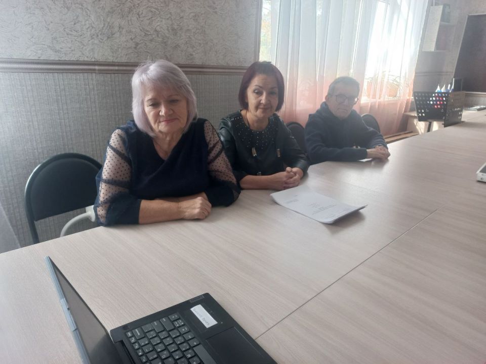 Педагоги Орджоникидзевской детской школы искусств познакомились с «Аудиовизуальной энциклопедией этнокультур России» — уникальным мультимедийным справочником, который раскрывает богатство традиций, языков, искусства и быта... Педагоги Орджоникидзевской детской школы искусств познакомились с «Аудиовизуальной энциклопедией этнокультур России» — уникальным мультимедийным справочником, который раскрывает богатство традиций, языков, искусства и быта...