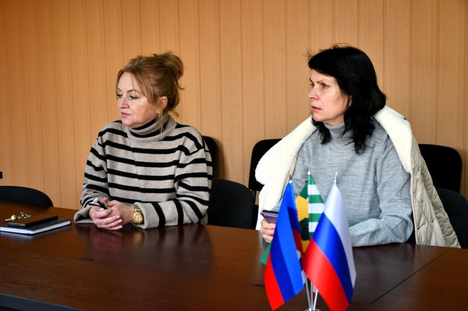 Уполномоченный по правам человека в ЛНР Анна Сорока посетила город Рубежное, где встретилась с местным населением и лично приняла участие в консультировании граждан Уполномоченный по правам человека в ЛНР Анна Сорока посетила город Рубежное, где встретилась с местным населением и лично приняла участие в консультировании граждан