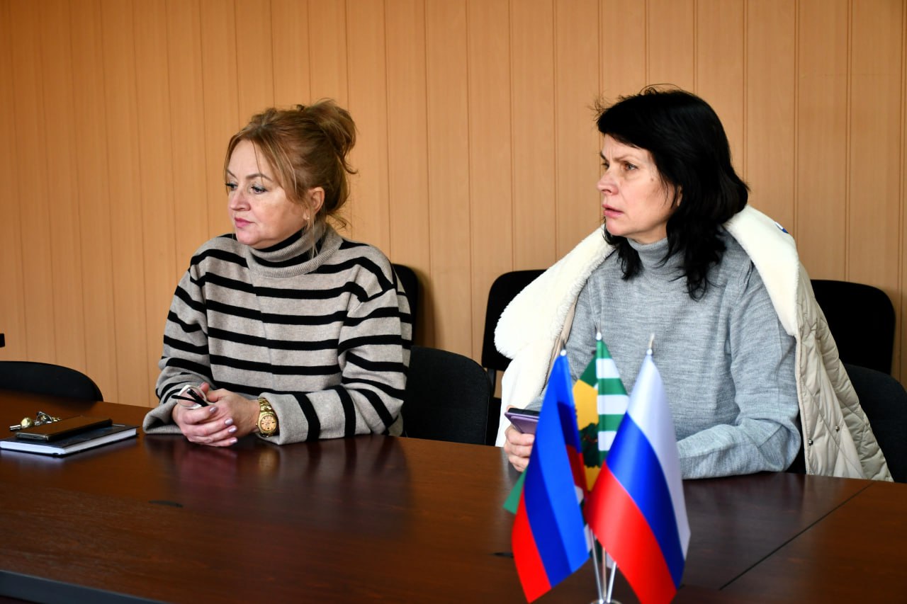 Уполномоченный по правам человека в ЛНР Анна Сорока посетила город Рубежное, где встретилась с местным населением и лично приняла участие в консультировании граждан Уполномоченный по правам человека в ЛНР Анна Сорока посетила город Рубежное, где встретилась с местным населением и лично приняла участие в консультировании граждан