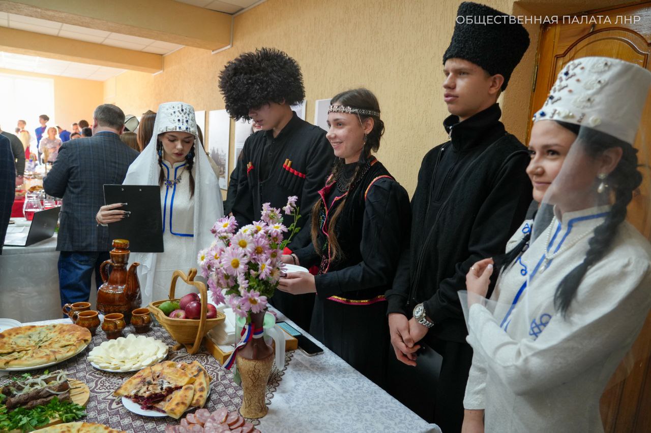 «Вкусная Россия»: представители Общественной палаты ЛНР приняли участие в гастрономическом празднике «Вкусная Россия»: представители Общественной палаты ЛНР приняли участие в гастрономическом празднике