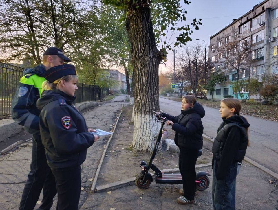 "Родительский патруль" и сотрудники ОГИБДД ОМВД России "Антрацитовский" вышли на стражу безопасности дорожного движения "Родительский патруль" и сотрудники ОГИБДД ОМВД России "Антрацитовский" вышли на стражу безопасности дорожного движения