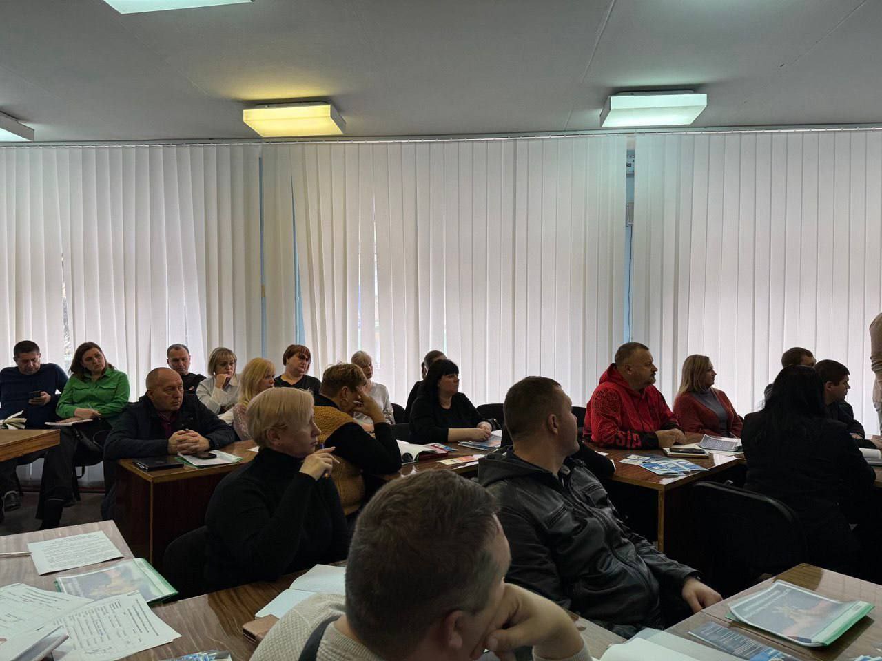 Игорь Рябушкин: В Федерации профсоюзов ЛНР прошла рабочая встреча по новым инструментам решения кадрового вопроса для бизнеса Игорь Рябушкин: В Федерации профсоюзов ЛНР прошла рабочая встреча по новым инструментам решения кадрового вопроса для бизнеса