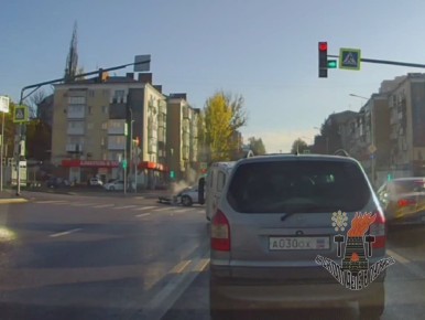 Водитель скорой помощи пострадал в ДТП на пересечении улиц Советская и Ленина в Луганске