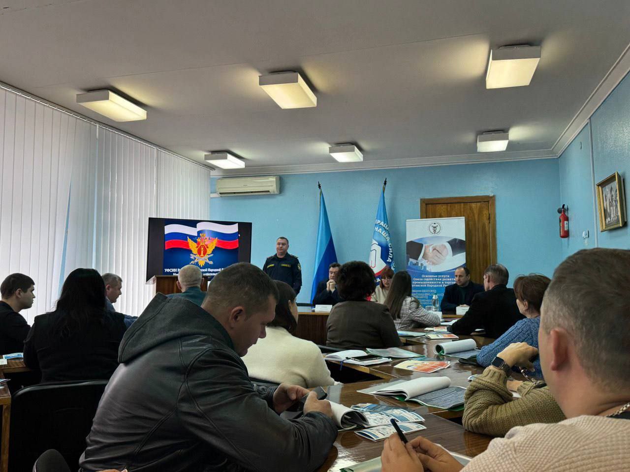 Игорь Рябушкин: В Федерации профсоюзов ЛНР прошла рабочая встреча по новым инструментам решения кадрового вопроса для бизнеса Игорь Рябушкин: В Федерации профсоюзов ЛНР прошла рабочая встреча по новым инструментам решения кадрового вопроса для бизнеса