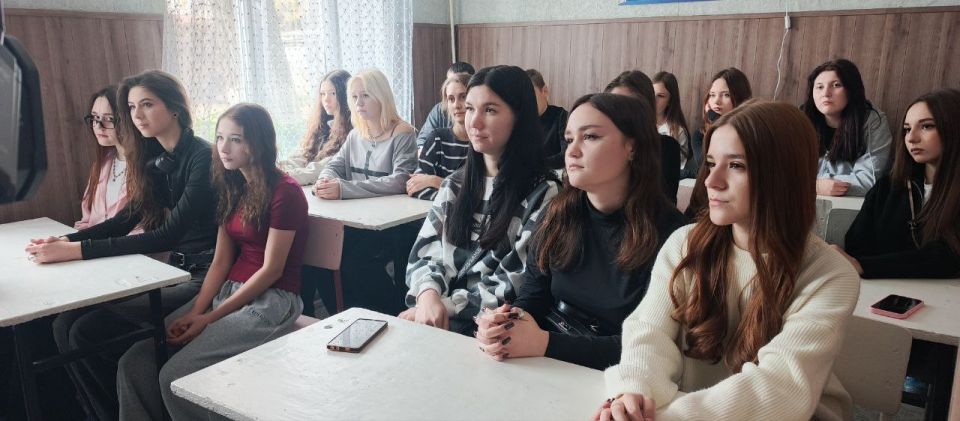 В преддверии Дня народного единства молодежь округа освоила секреты русской кухни В преддверии Дня народного единства молодежь округа освоила секреты русской кухни
