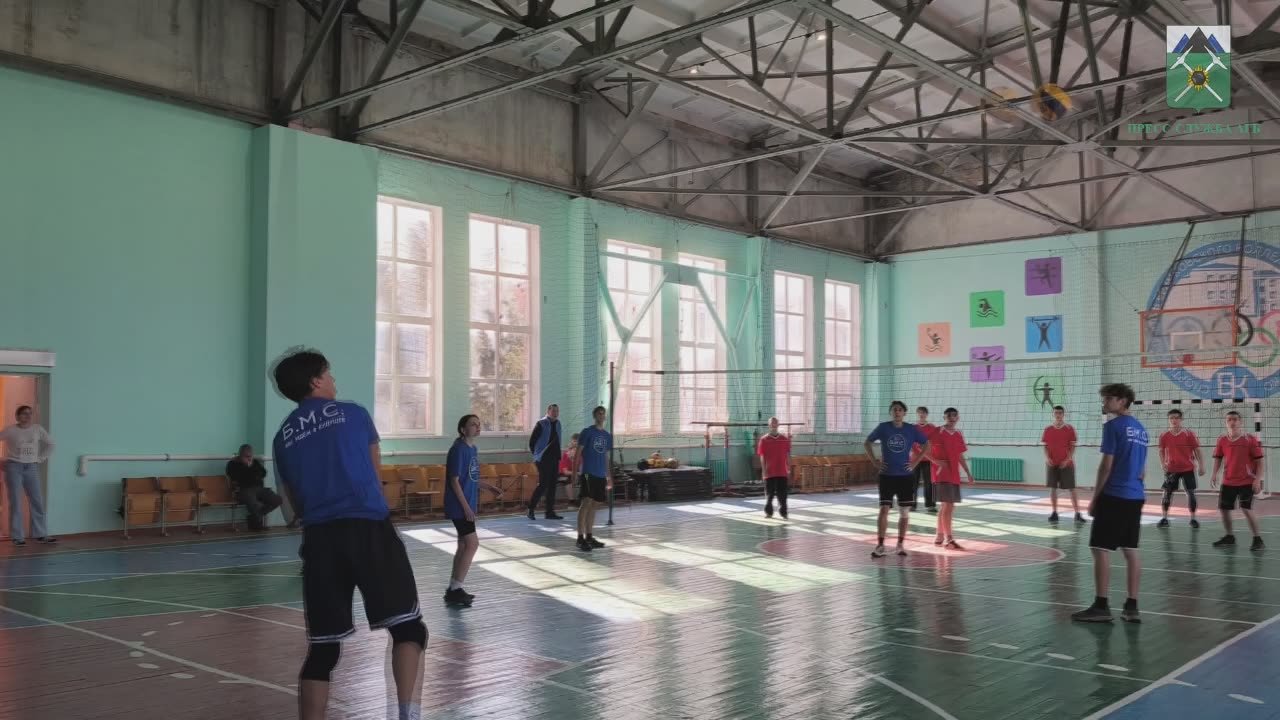 Евгений Морозов: В спортивном зале Брянковского колледжа Луганского государственного педагогического университета, в рамках проекта «Сила России» партии "Единая Россия", состоялся товарищеский матч между командами колледжа и...