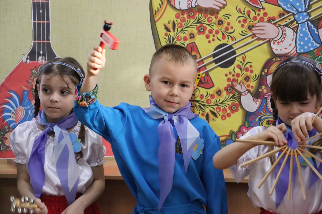 «Родина у нас одна»: маленькие стахановчане прошли патриотический квест «Родина у нас одна»: маленькие стахановчане прошли патриотический квест