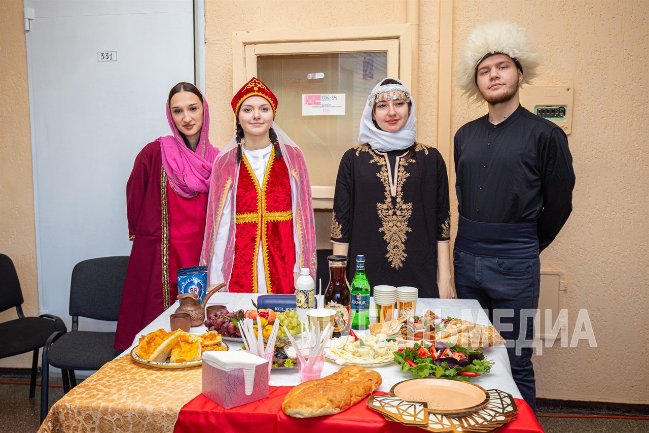 В Луганске прошла межрегиональная встреча народов России «Вместе навсегда» В Луганске прошла межрегиональная встреча народов России «Вместе навсегда»