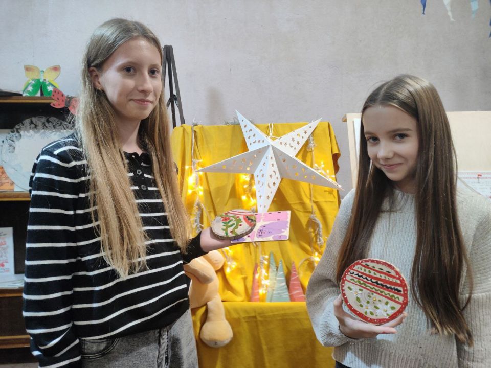 В Алчевске прошла акция «Хоровод», посвященная Дню народного единства В Алчевске прошла акция «Хоровод», посвященная Дню народного единства