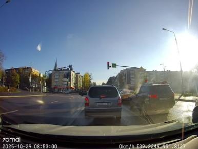 Водитель "скорой помощи" пострадал в результате ДТП на пересечении улиц Советская и Ленина в Луганске