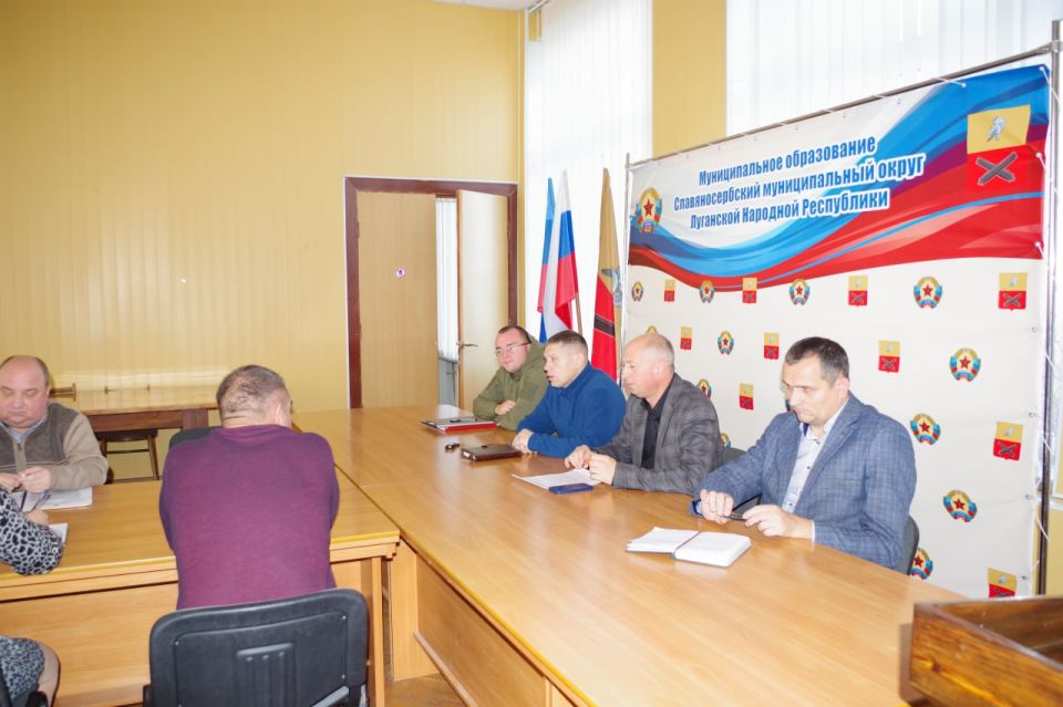 Сергей Крамаренко: На выполнение распоряжения Главы Луганской Народной Республики состоялась рабочая встреча с специалистами управления по работе со территориями Сергей Крамаренко: На выполнение распоряжения Главы Луганской Народной Республики состоялась рабочая встреча с специалистами управления по работе со территориями