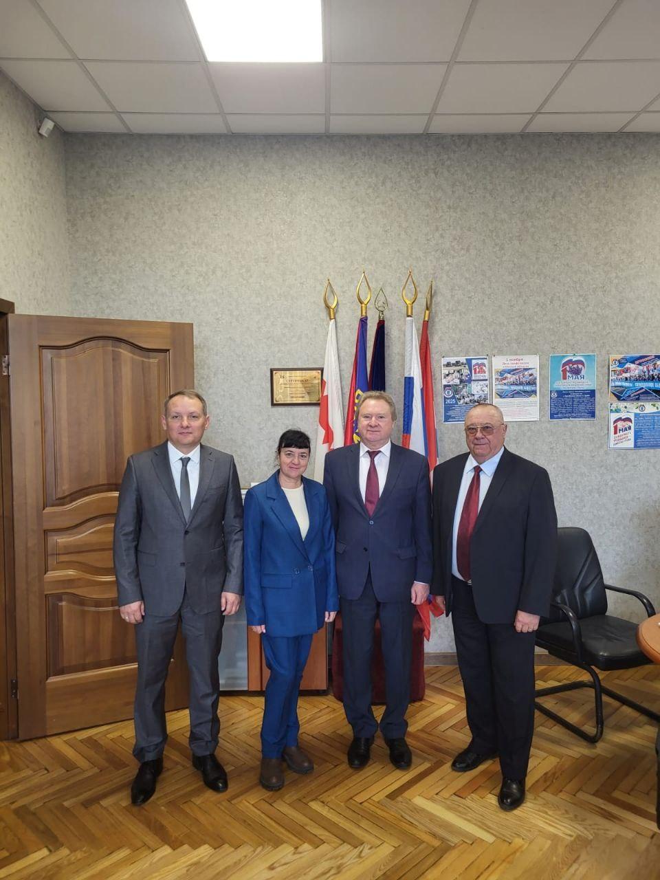 Омск с рабочим визитом посетила председатель организации Профсоюза Стаханова Ольга Сирота Омск с рабочим визитом посетила председатель организации Профсоюза Стаханова Ольга Сирота