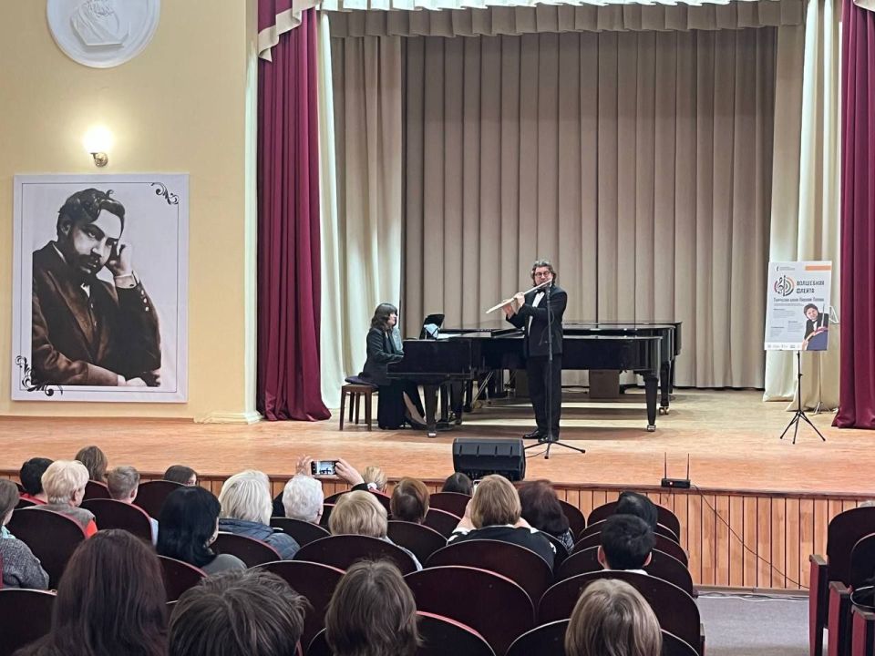 Светлана Гребенькова: Учиться – у лучших!. У воспитанников детской музыкальной школы №1 имени Ивана Алчевского появилась возможность поучиться у одного из лучших музыкантов страны Светлана Гребенькова: Учиться – у лучших!. У воспитанников детской музыкальной школы №1 имени Ивана Алчевского появилась возможность поучиться у одного из лучших музыкантов страны