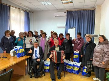 ТЕПЛЫЙ ПРАЗДНИК ДЛЯ ЛЮБИМЫХ БАБУШЕК И ДЕДУШЕК