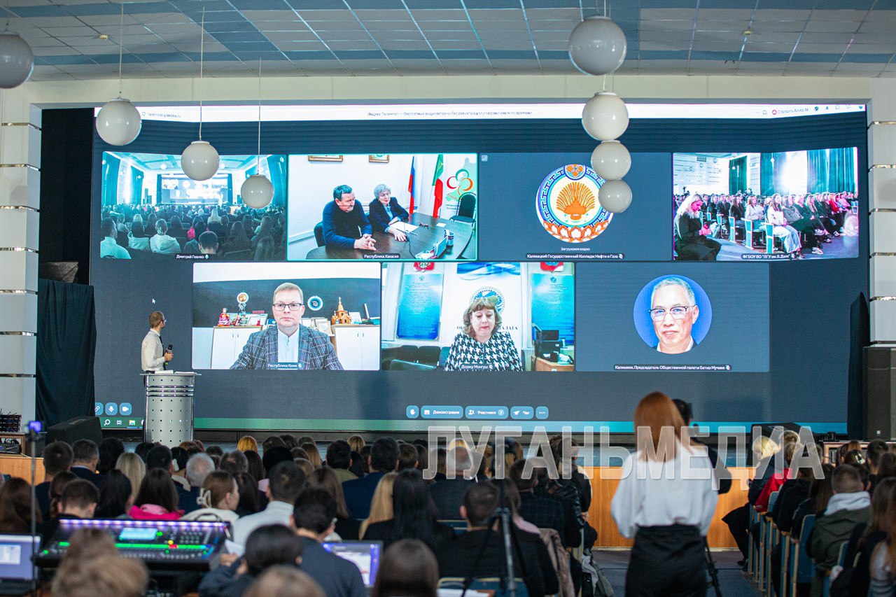 В Луганске прошла межрегиональная встреча народов России «Вместе навсегда» В Луганске прошла межрегиональная встреча народов России «Вместе навсегда»