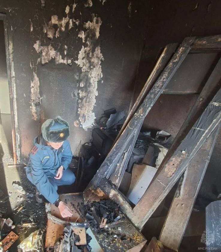 На пожаре в Луганске едва не погиб человек