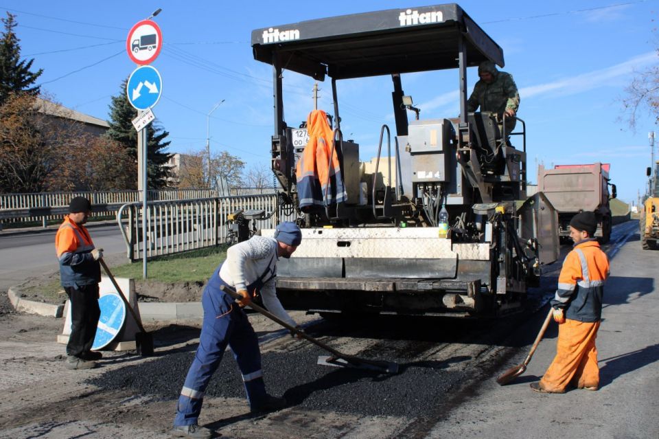 До конца года в ЛНР отремонтируют более 300 км дорог местного значения До конца года в ЛНР отремонтируют более 300 км дорог местного значения